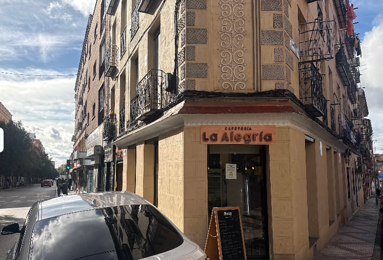 Exterior de otra sucursal de La Alegría