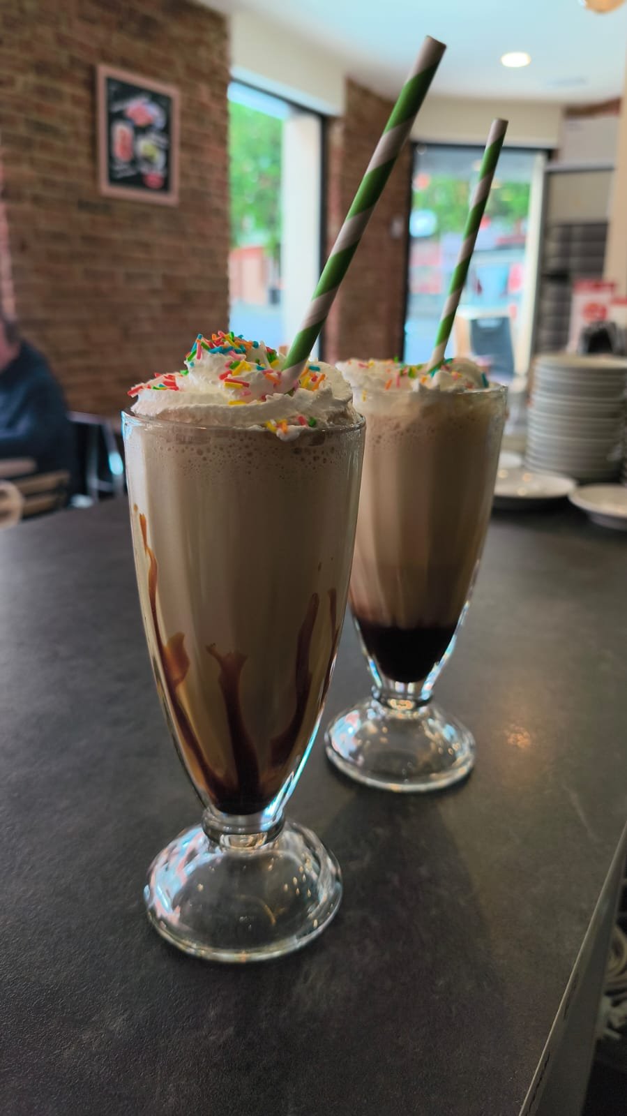 Batido de chocolate servido en una copa
