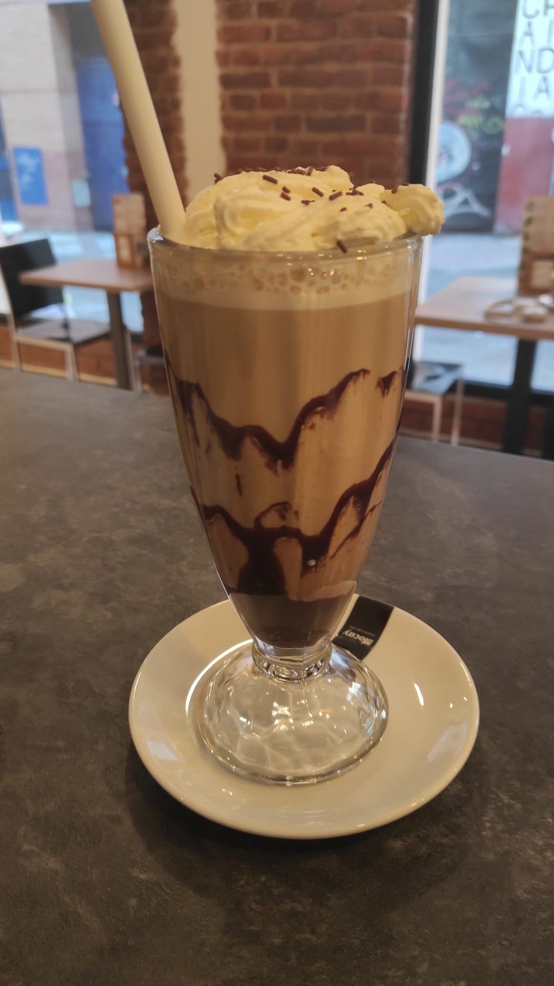 Postre servido en copa