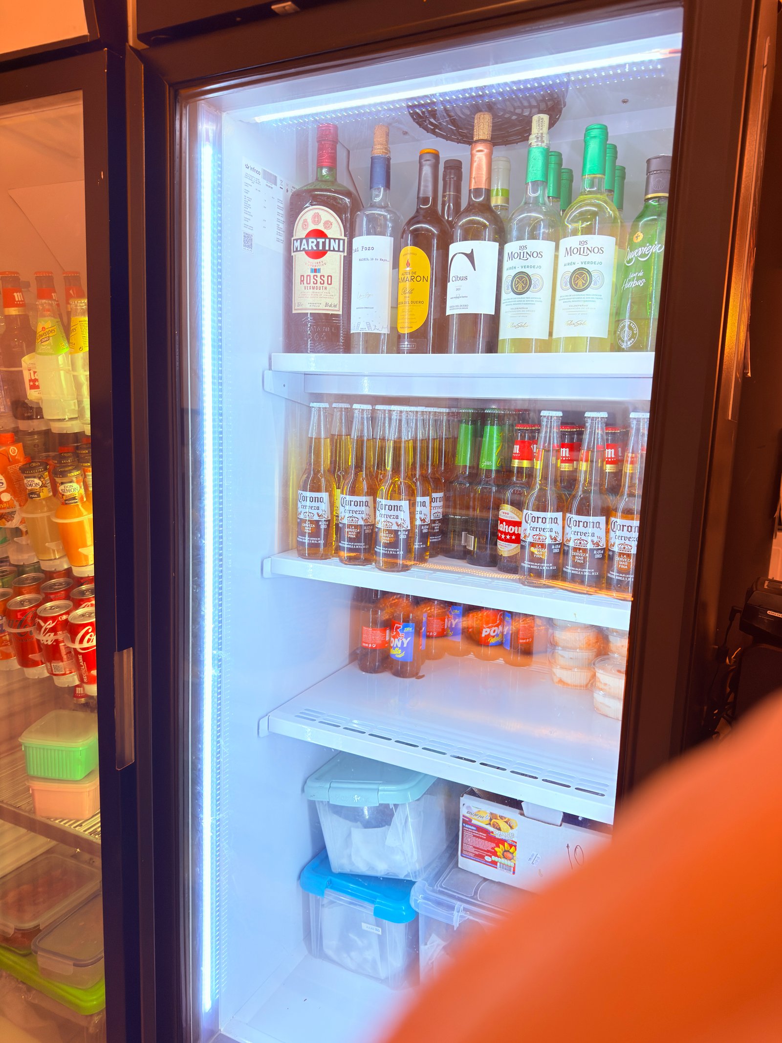 Vitrina refrigerada con postres