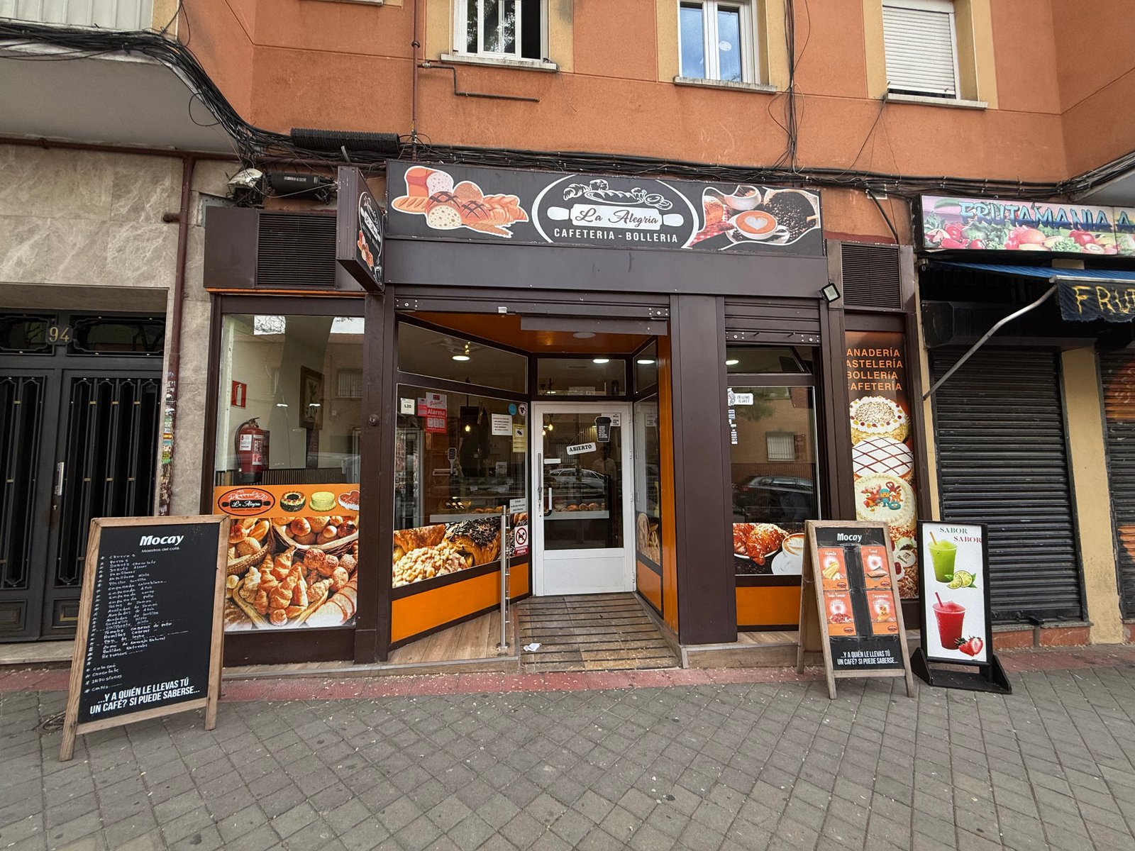 Vista exterior de la cafetería